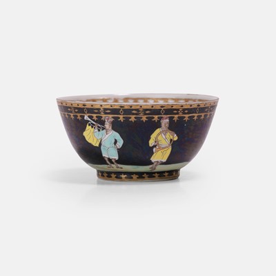 Lot 68 - A Chinese export famille rose 'trumpeter' tea bowl