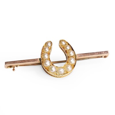 Lot 1015 - An early 20th century split pearl horseshoe brooch