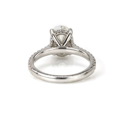 Lot 246 - A diamond ring, by Noam Carver