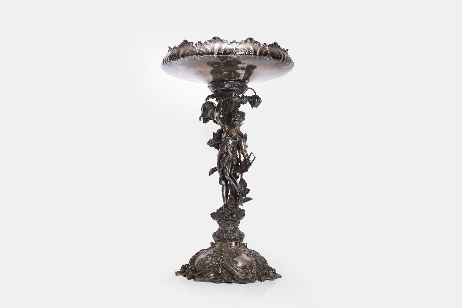 Lot 607 - A silver centrepiece