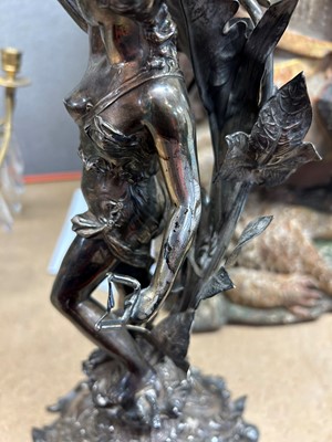 Lot 607 - A silver centrepiece