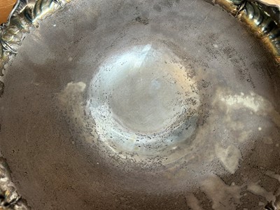 Lot 607 - A silver centrepiece