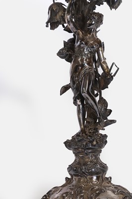 Lot 607 - A silver centrepiece