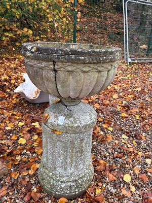 Lot 554 - A pair of reconstituted garden urns