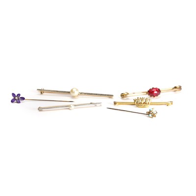 Lot 1228 - A collection of antique and later gold and gilt metal brooches