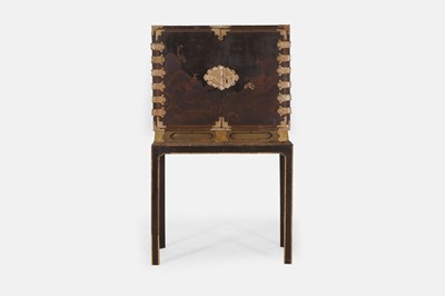 Lot 307 - An export black and gilt lacquer cabinet-on-stand