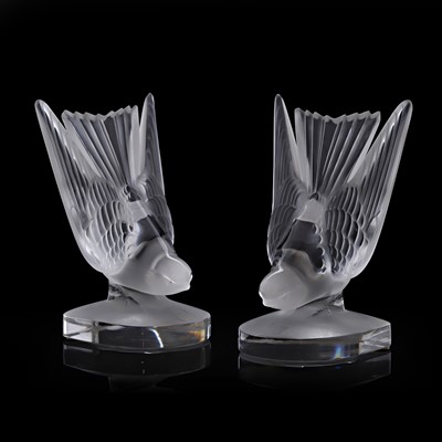 Lot 106 - A pair of Lalique 'Hirondelles' bookends