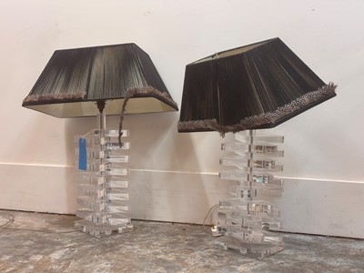 Lot 472 - A pair of clear Lucite table lamps
