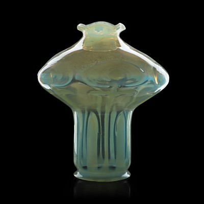 Lot 61 - An Art and Crafts glass shade