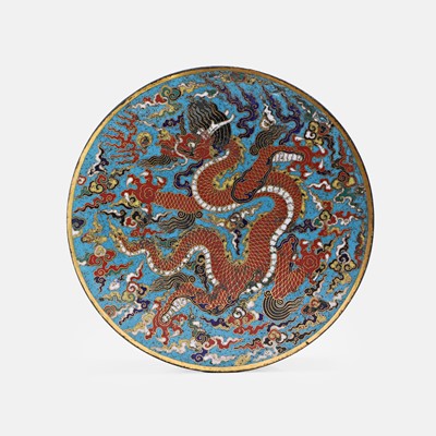 Lot 160 - A Chinese cloisonné box and cover