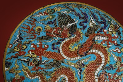 Lot 160 - A Chinese cloisonné box and cover