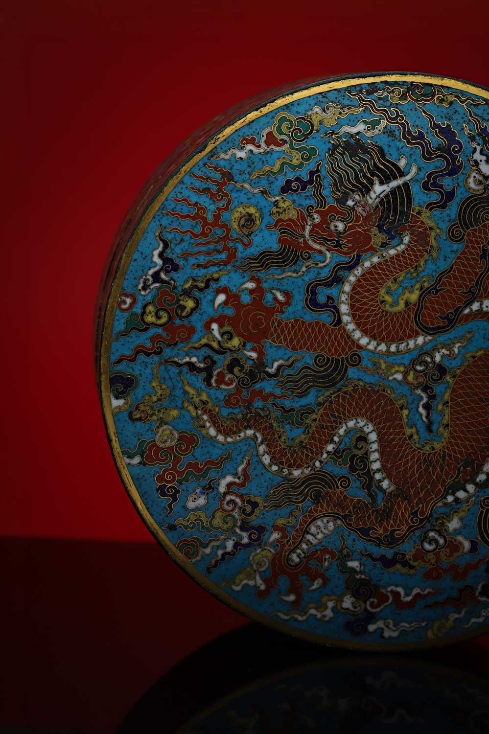 Lot 160 - A Chinese cloisonné box and cover