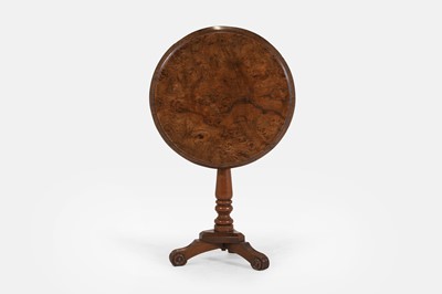 Lot 25 - A burr oak tripod table