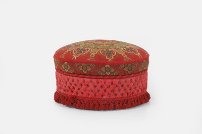 Lot 415 - A Victorian-style upholstered ottoman
