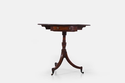Lot 413 - A small George III mahogany Pembroke table