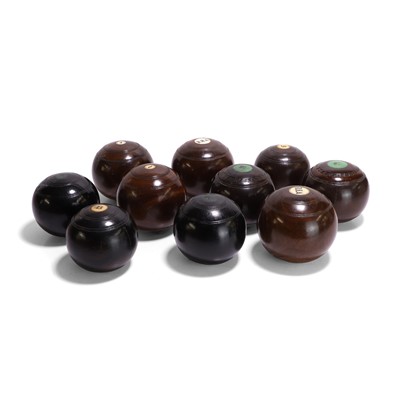 Lot 40 - A collection of lawn bowls