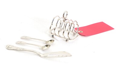 Lot 40 - A collection of silverware