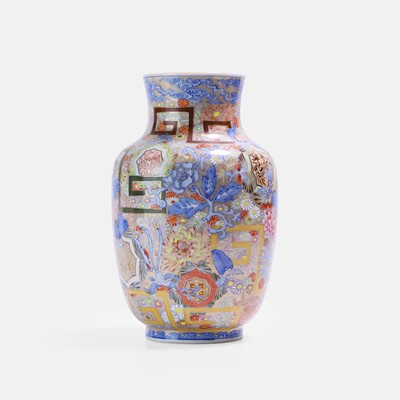 Lot 316 - A Japanese porcelain vase