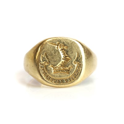 Lot 368 - An 18ct gold signet ring