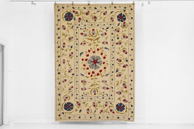 Lot 340 - A suzani-inspired flat-weave wool rug