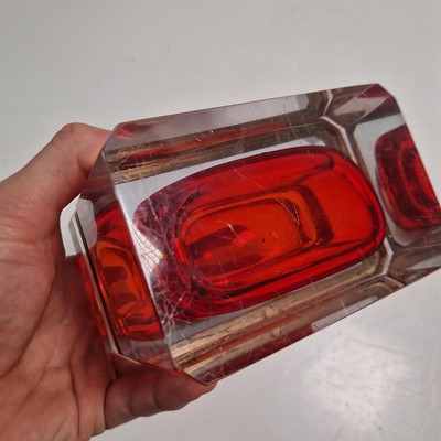 Lot 146 - A Murano glass box and cover