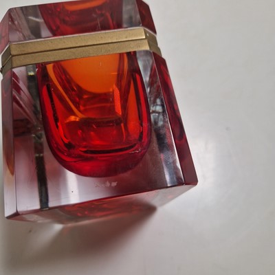 Lot 146 - A Murano glass box and cover