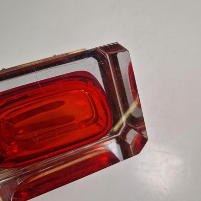 Lot 146 - A Murano glass box and cover