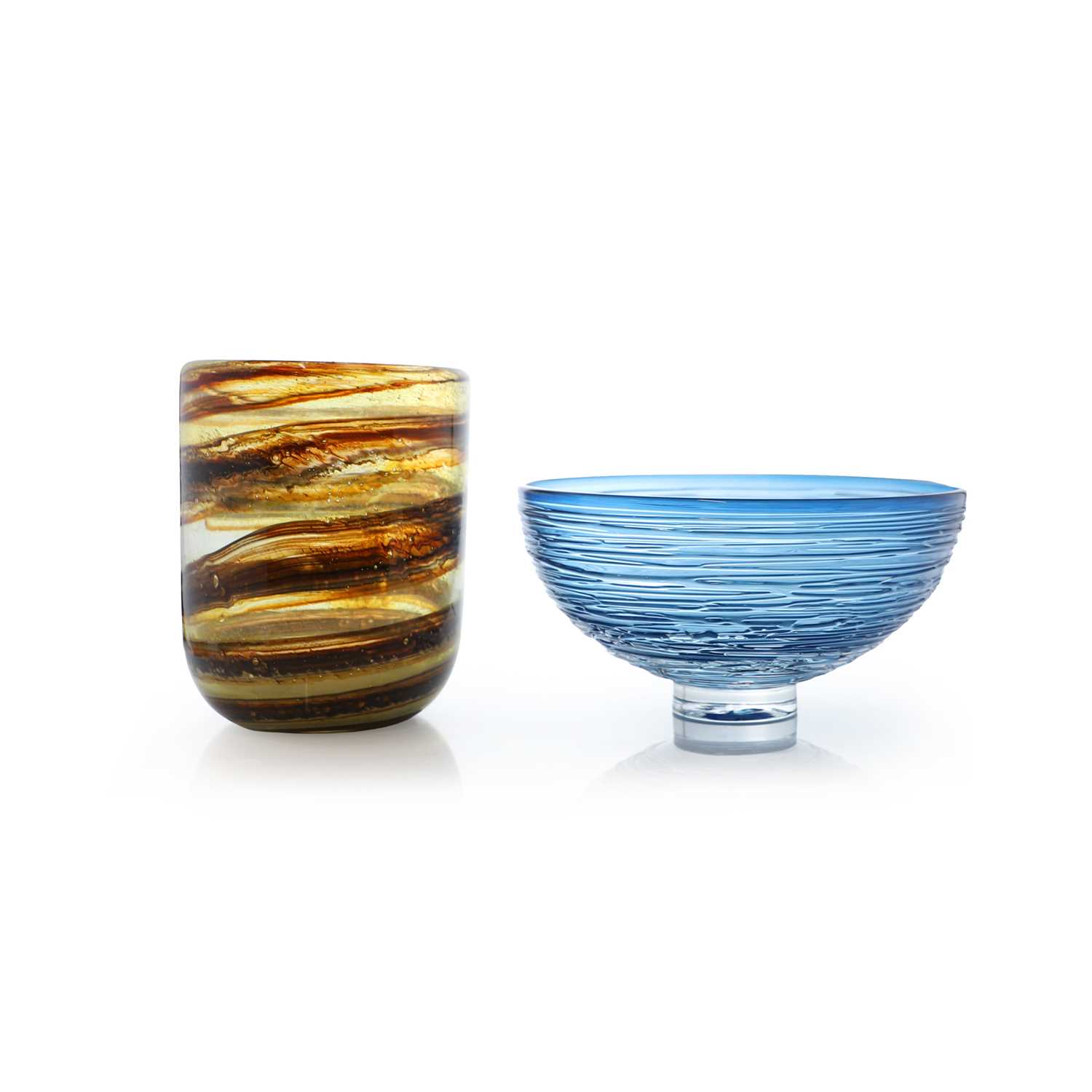 Lot 167 - A Bob Crooks studio glass bowl