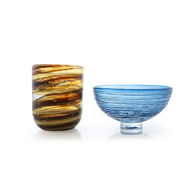 Lot 167 - A Bob Crooks studio glass bowl