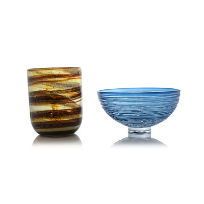 Lot 167 - A Bob Crooks studio glass bowl
