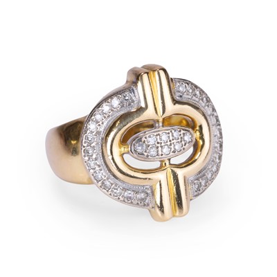 Lot 69 - A diamond dress ring