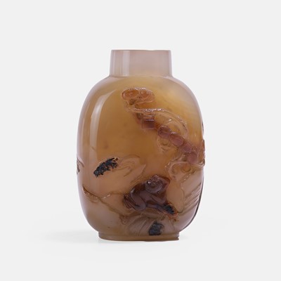 Lot 177 - A Chinese agate snuff bottle