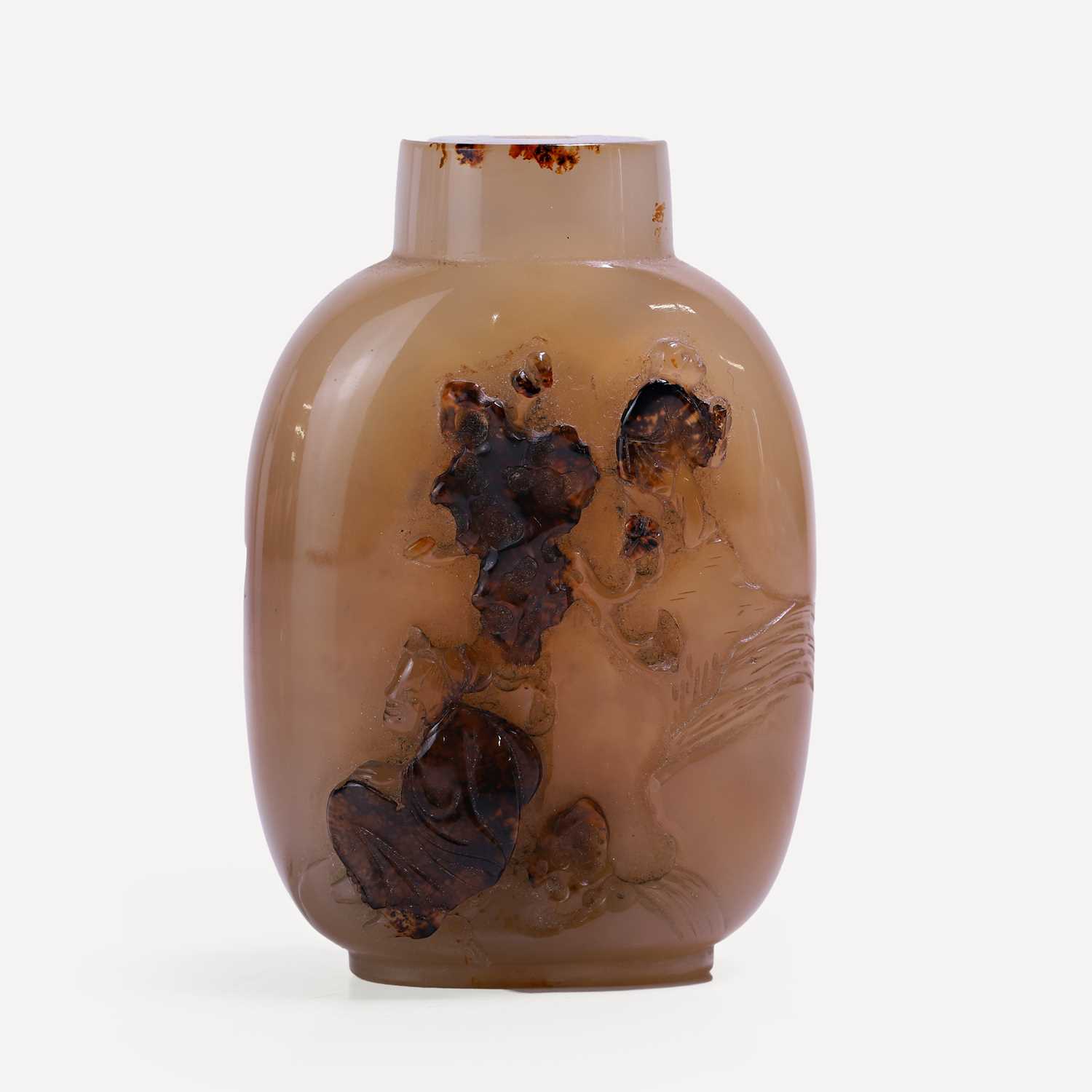 Lot 177 - A Chinese agate snuff bottle