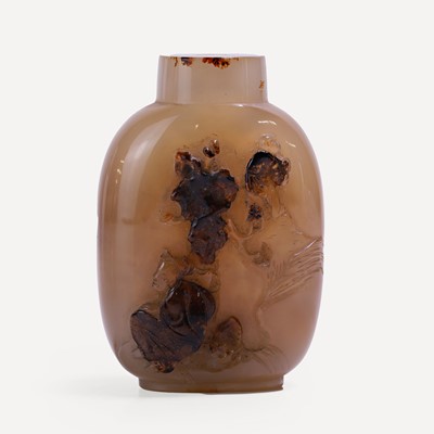 Lot 177 - A Chinese agate snuff bottle