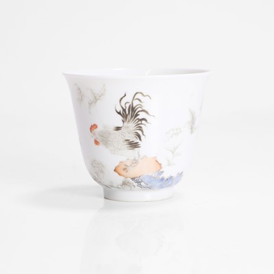 Lot 108 - A Chinese grisaille-decorated famille rose teacup