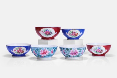 Lot 590 - A group of Gardner Manufactory 'Eastern Market' porcelain bowls
