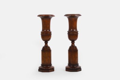 Lot 626 - A pair of turned wooden urns