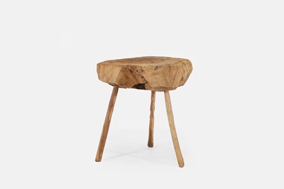 Lot 573 - A rustic tree slice chopping block