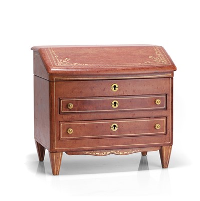 Lot 487 - A leather jewellery box