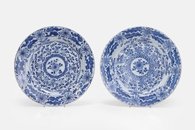 Lot 51 - A pair of Chinese blue and white chargers