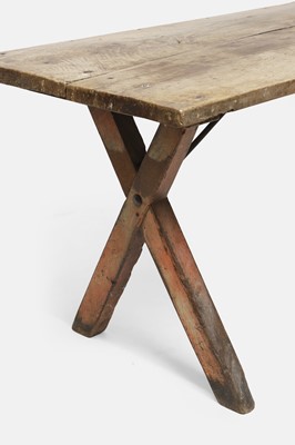 Lot 123 - An oak tavern table