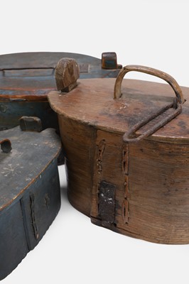 Lot 111 - Three bentwood tines