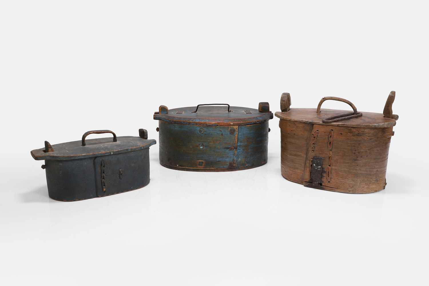 Lot 111 - Three bentwood tines
