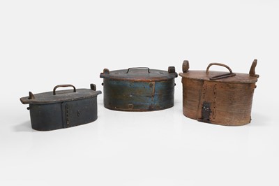 Lot 111 - Three bentwood tines