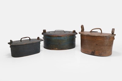 Lot 111 - Three bentwood tines