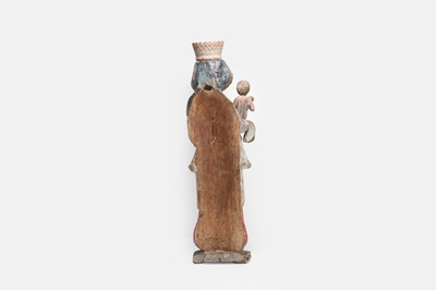 Lot 92 - A carved wooden figure group of the Madonna and Child
