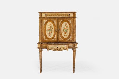 Lot 373 - A Venetian-style cabinet