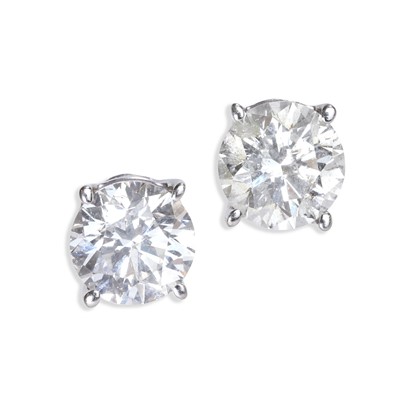Lot 144 - A pair of diamond stud earrings