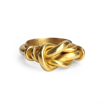 Lot 59 - A high carat gold knot design ring