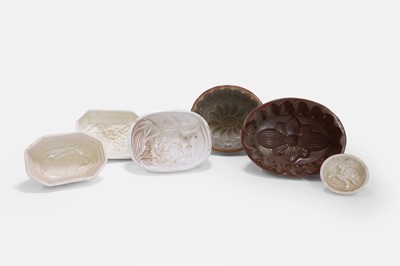Lot 203 - A large collection of pottery jelly moulds